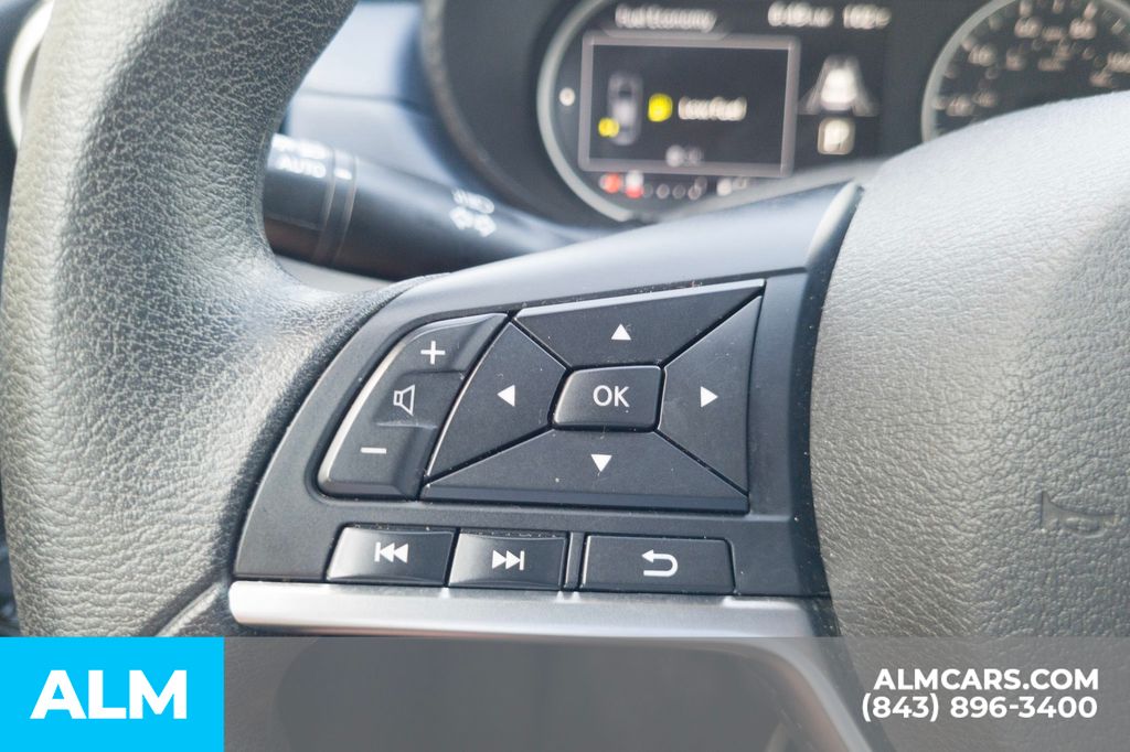 2023 Nissan Versa 1.6 SV photo 11