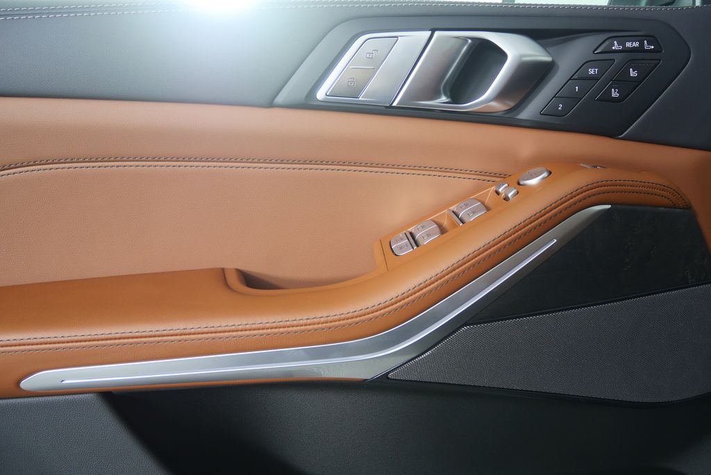 Thumbnail: 2026 BMW X7 - 9