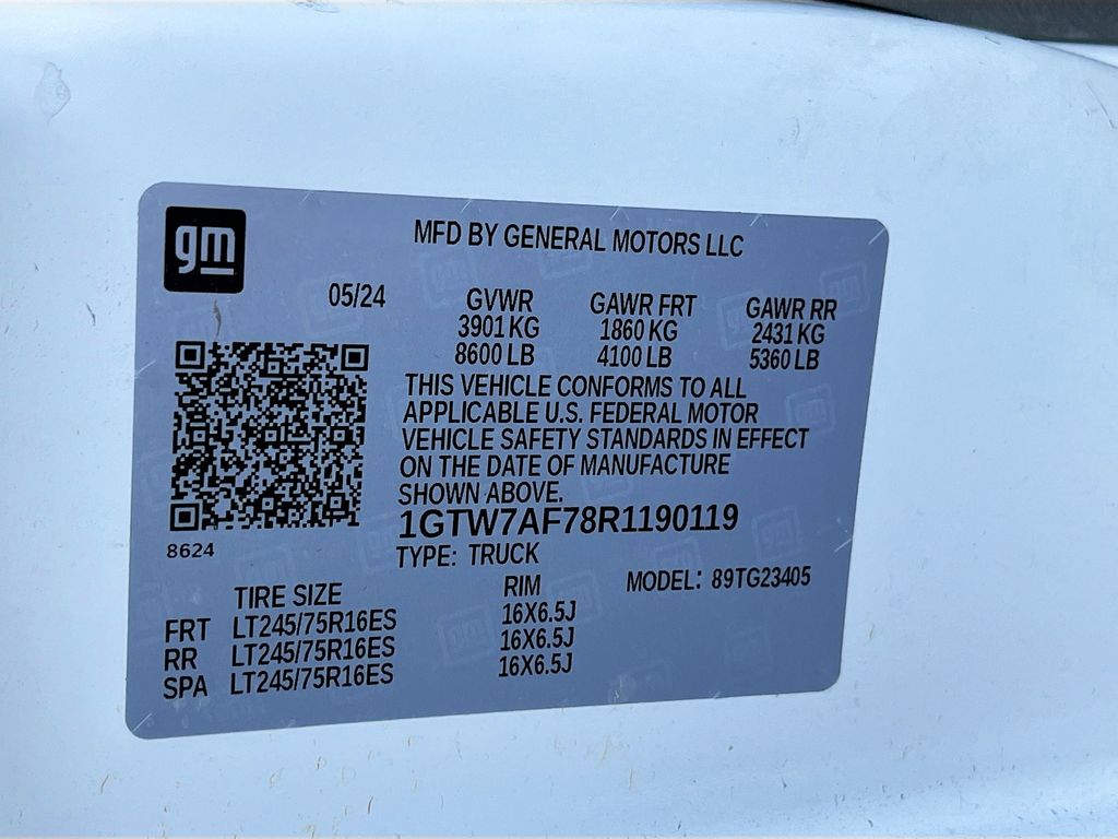 2024 GMC Savana Cargo Work Van - Photo 30