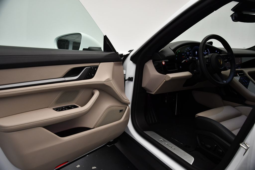 Thumbnail: 2025 Porsche Taycan - 4