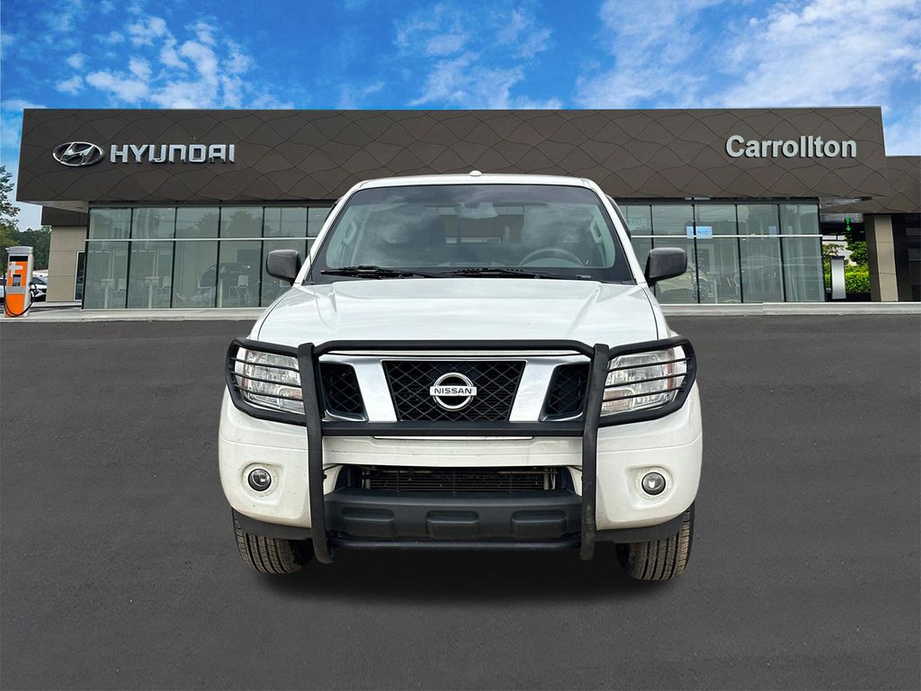Used 2015 White Nissan Desert Runner image 2