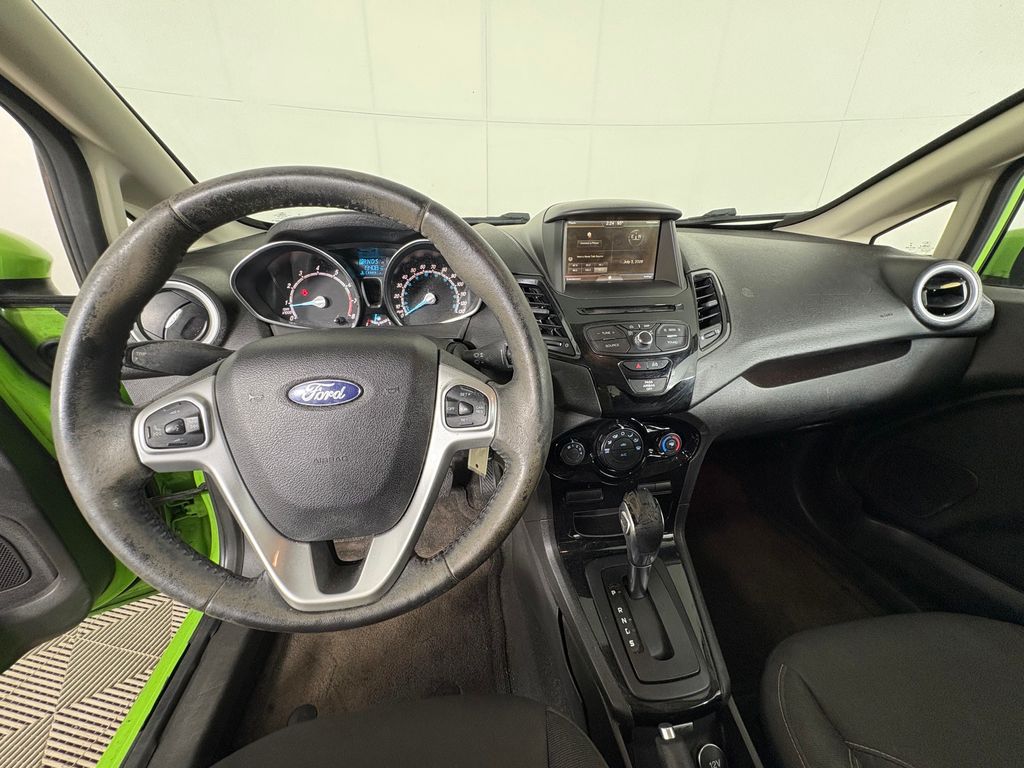 Used 2015 Green Ford SE image 8