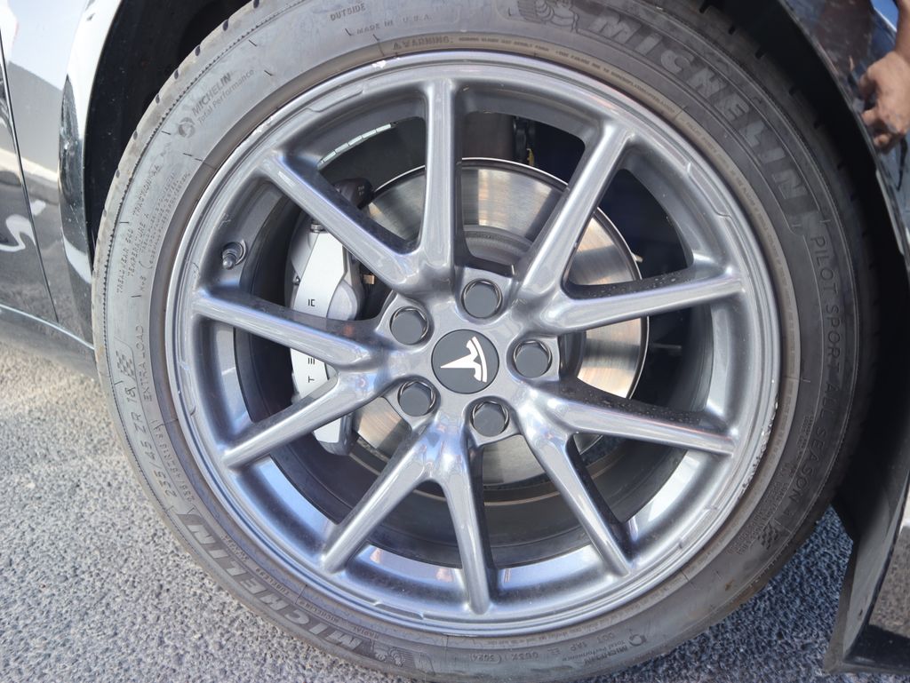 Thumbnail: 2019 Tesla Model 3 - 17