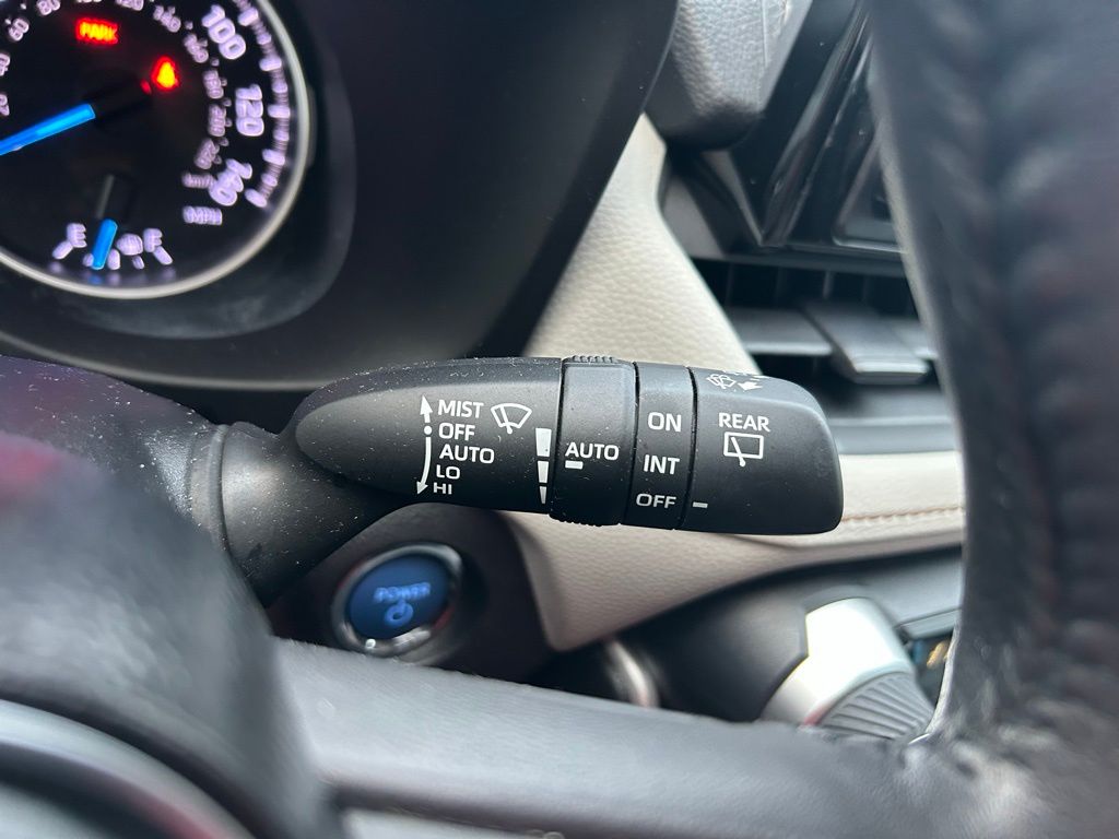 Thumbnail: 2021 Toyota RAV4 - 19