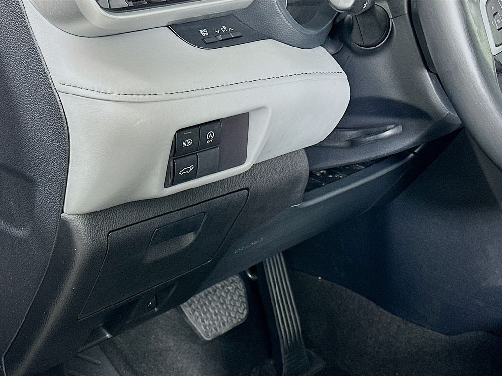 Thumbnail: 2023 Toyota Highlander - 10