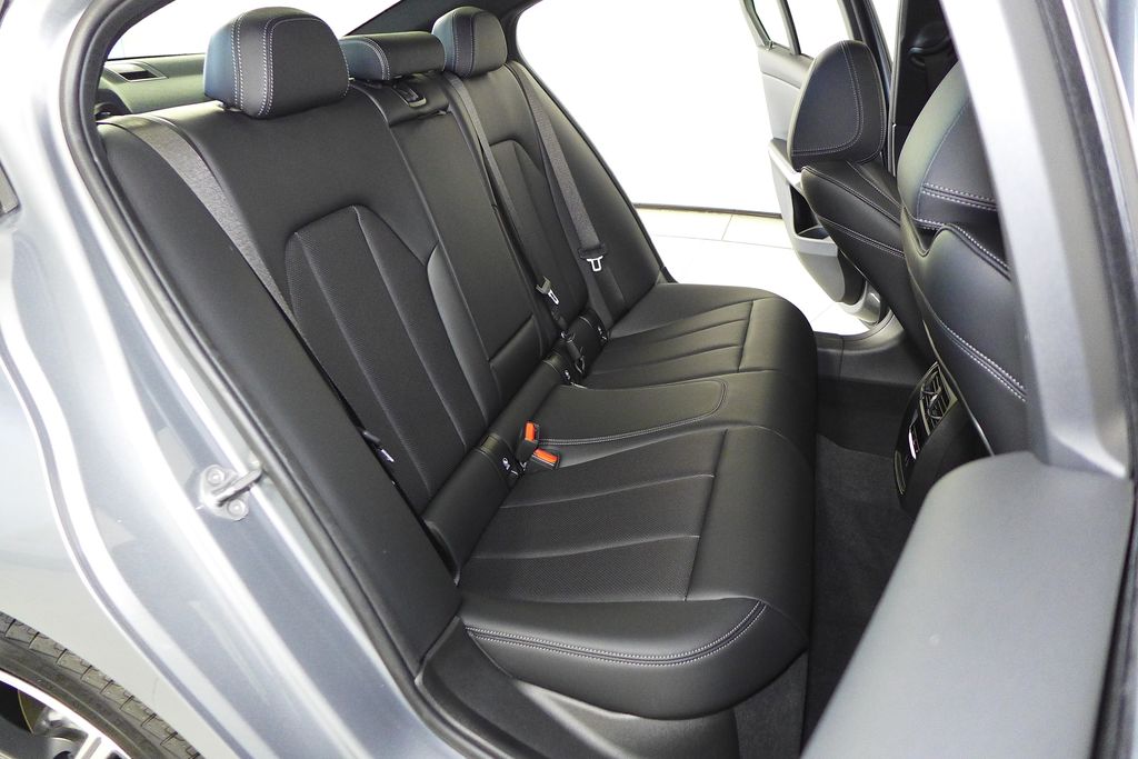 Thumbnail: 2023 BMW 3 Series - 20