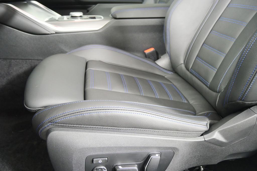 Thumbnail: 2026 BMW 4 Series - 10