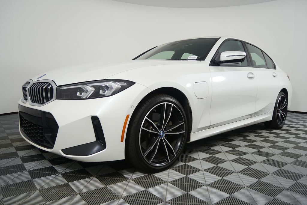 Thumbnail: 2024 BMW 3 Series - 8