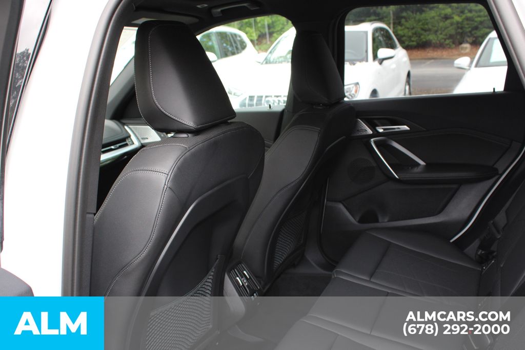 Used 2023 White BMW xDrive28i image 18