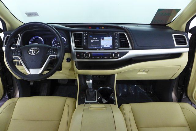 2017 Toyota Highlander XLE 25