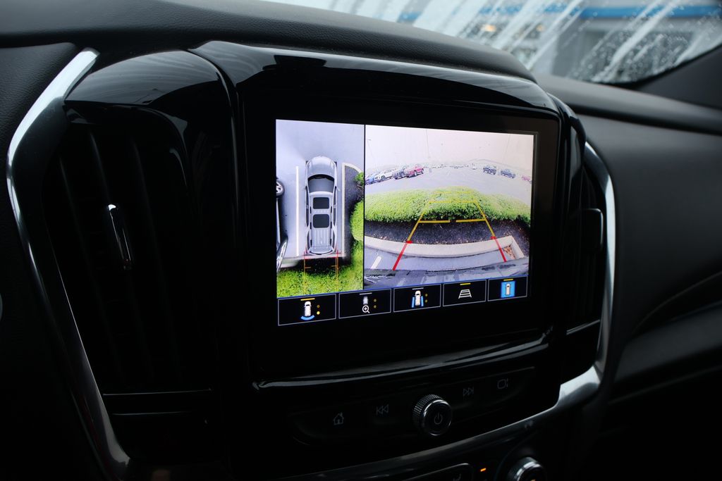 Thumbnail: 2023 Chevrolet Traverse - 25