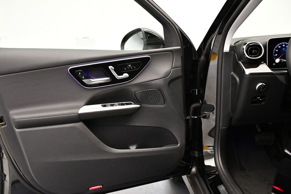 2025 Mercedes-Benz GLC 350 31