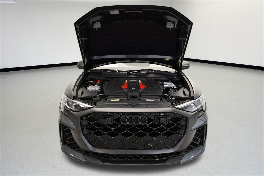 Thumbnail: 2026 Audi RS Q8 - 11