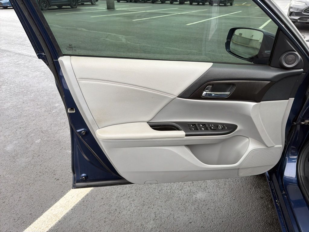 Thumbnail: 2015 Honda Accord - 19