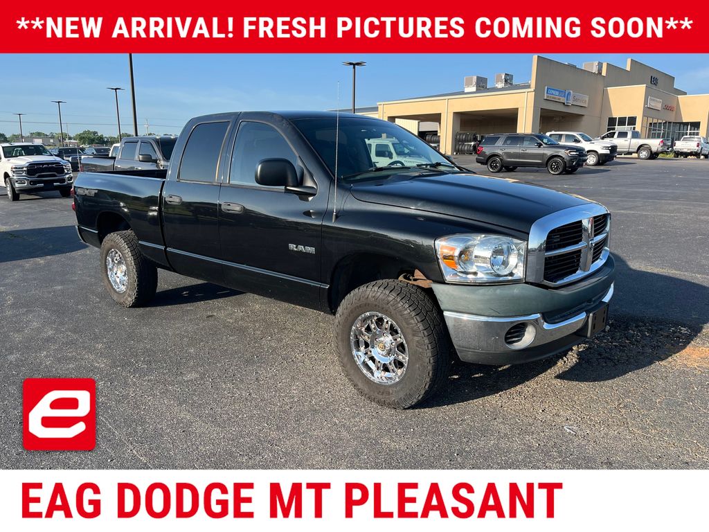 Brilliant Black Crystal Pearl 2008 Dodge RAM 1500 SXT Quad Cab 4WD Pickup Truck 5-Speed Automatic