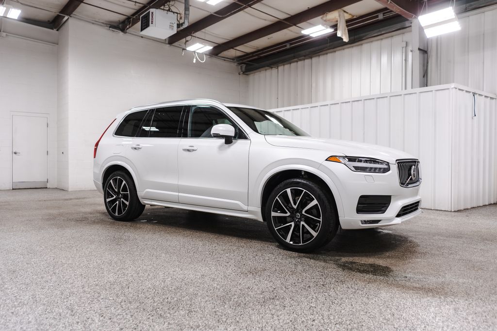 2022 Volvo XC90 T6 Momentum 7-Passenger AWD