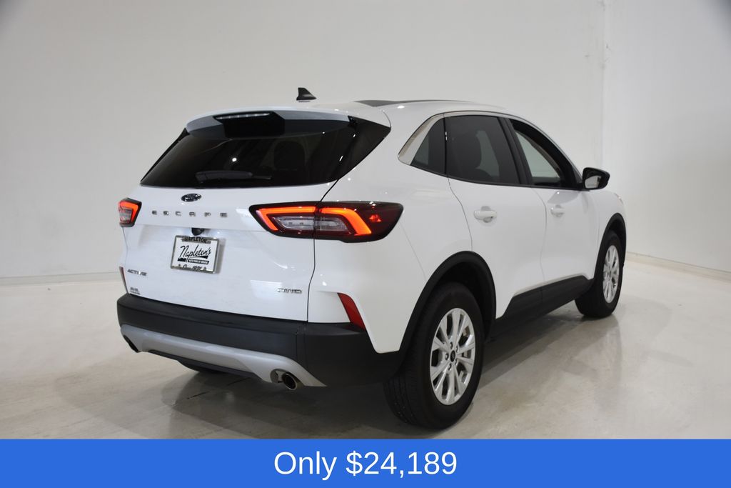 View vehicle photo 4