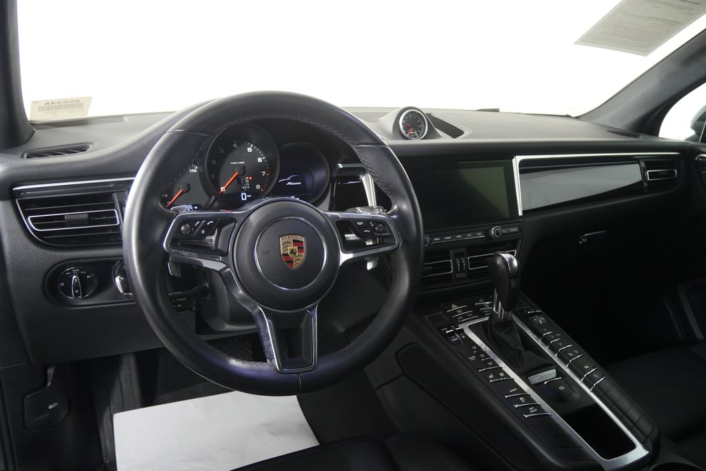Thumbnail: 2020 Porsche Macan - 17