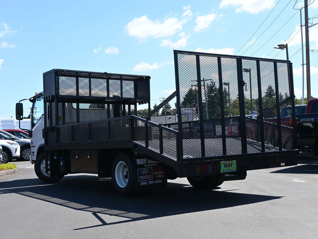 2024 Isuzu NPR HD 
