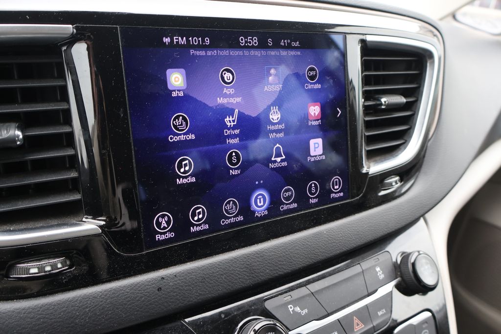 Thumbnail: 2017 Chrysler Pacifica - 22