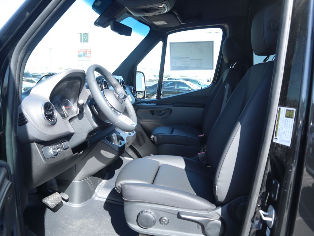 Thumbnail: 2026 Mercedes-Benz Sprinter - 10