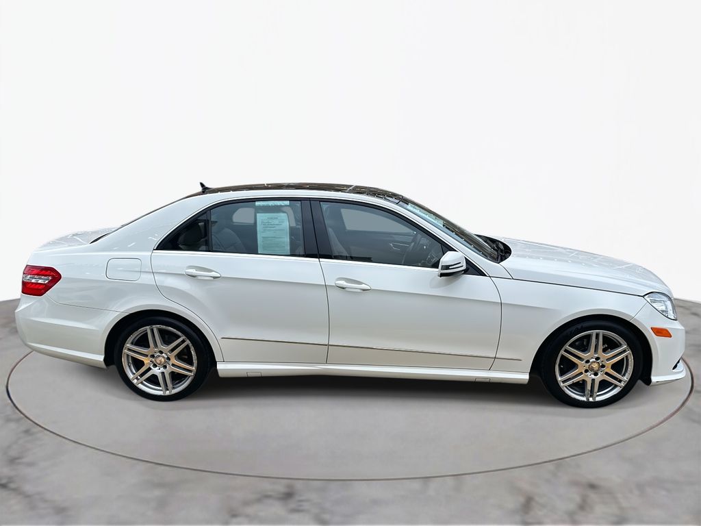 Thumbnail: 2010 Mercedes-Benz E-Class - 6