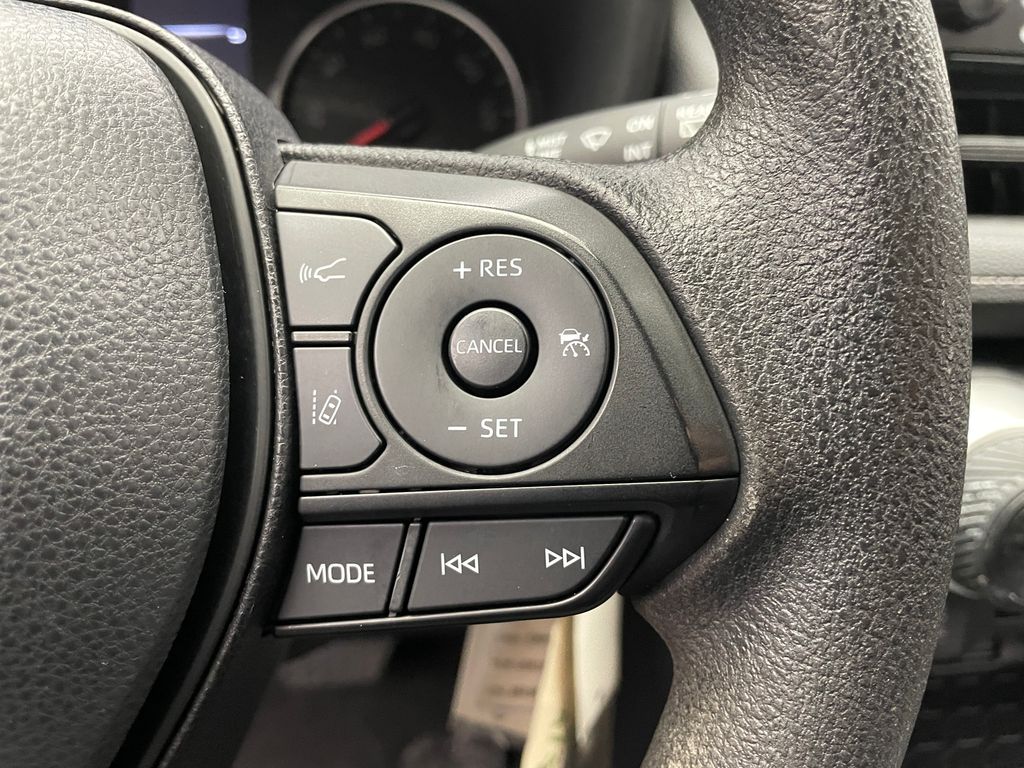 2022 Toyota RAV4 LE 22