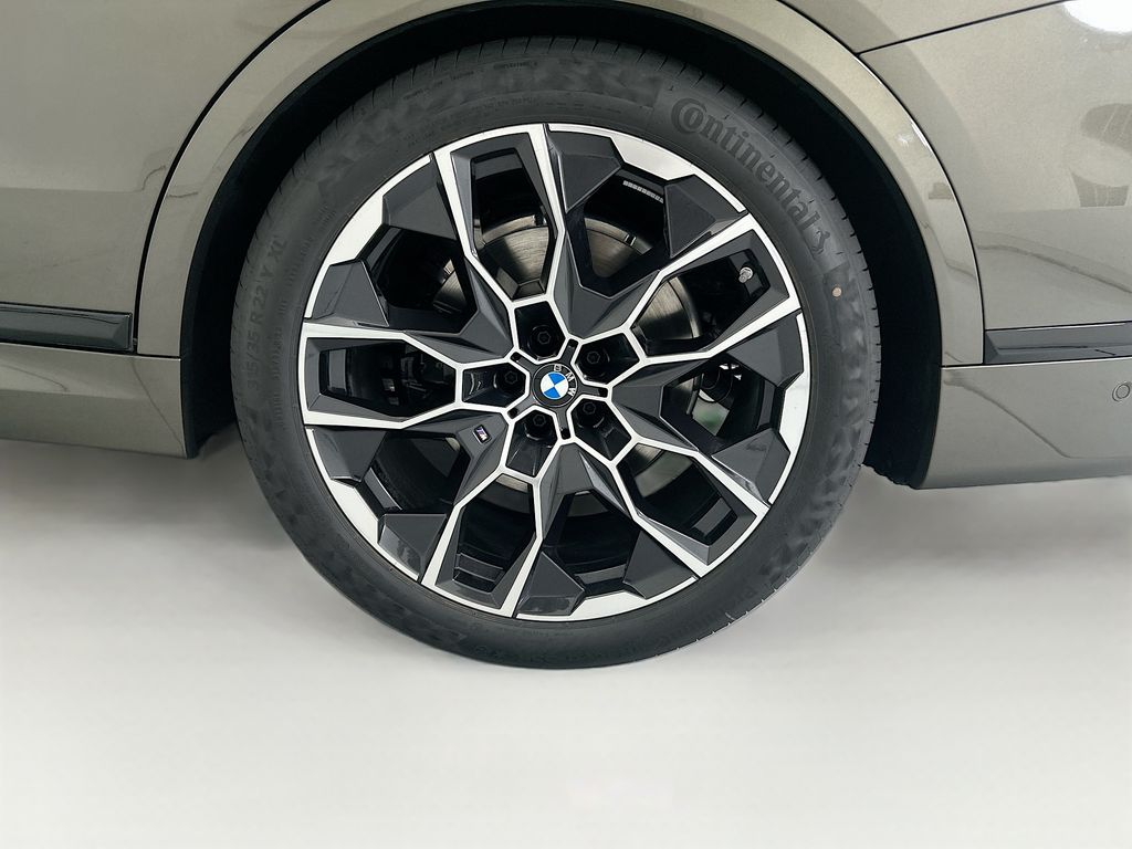 Thumbnail: 2027 BMW X7 - 30