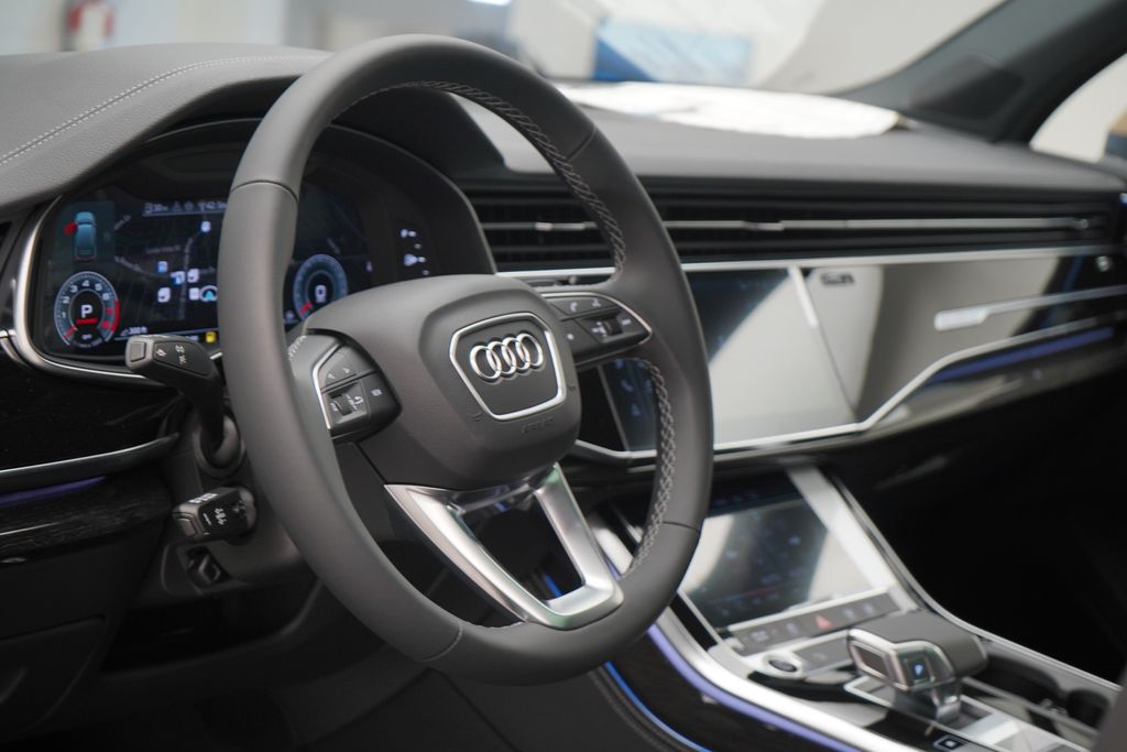 2025 Audi Q7  8