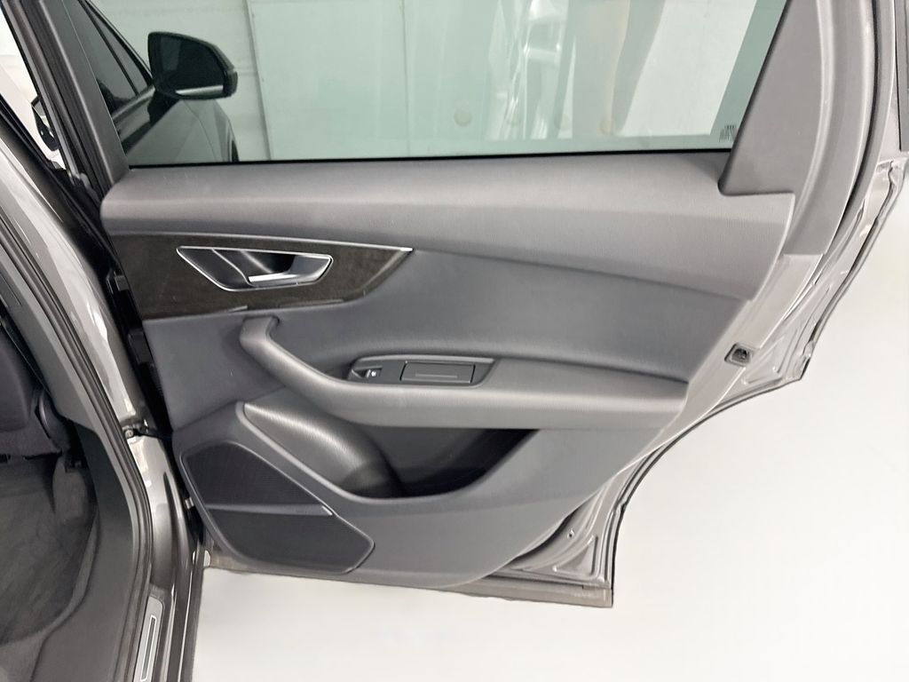Thumbnail: 2022 Audi Q7 - 26