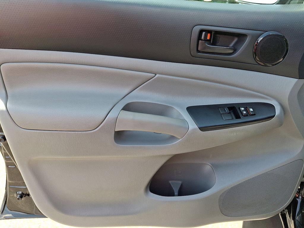 Thumbnail: 2014 Toyota Tacoma - 12