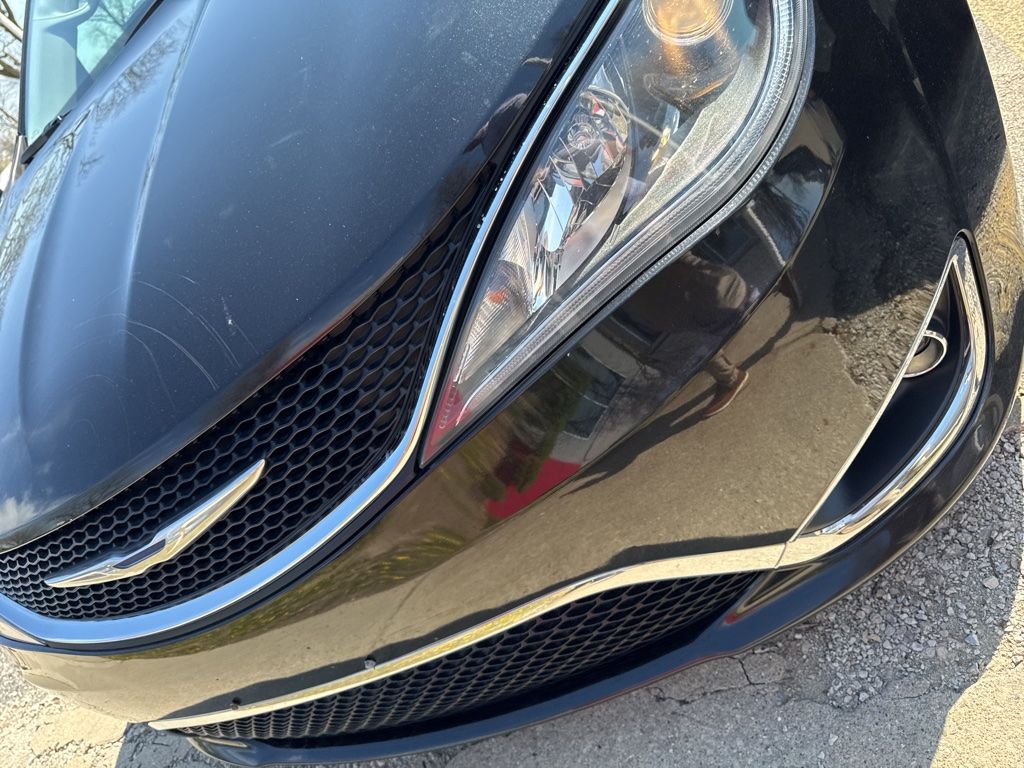 Brilliant Black Crystal Pearlcoat 2018 Chrysler Pacifica Touring L FWD Minivan Front-Wheel Drive 9-Speed Automatic