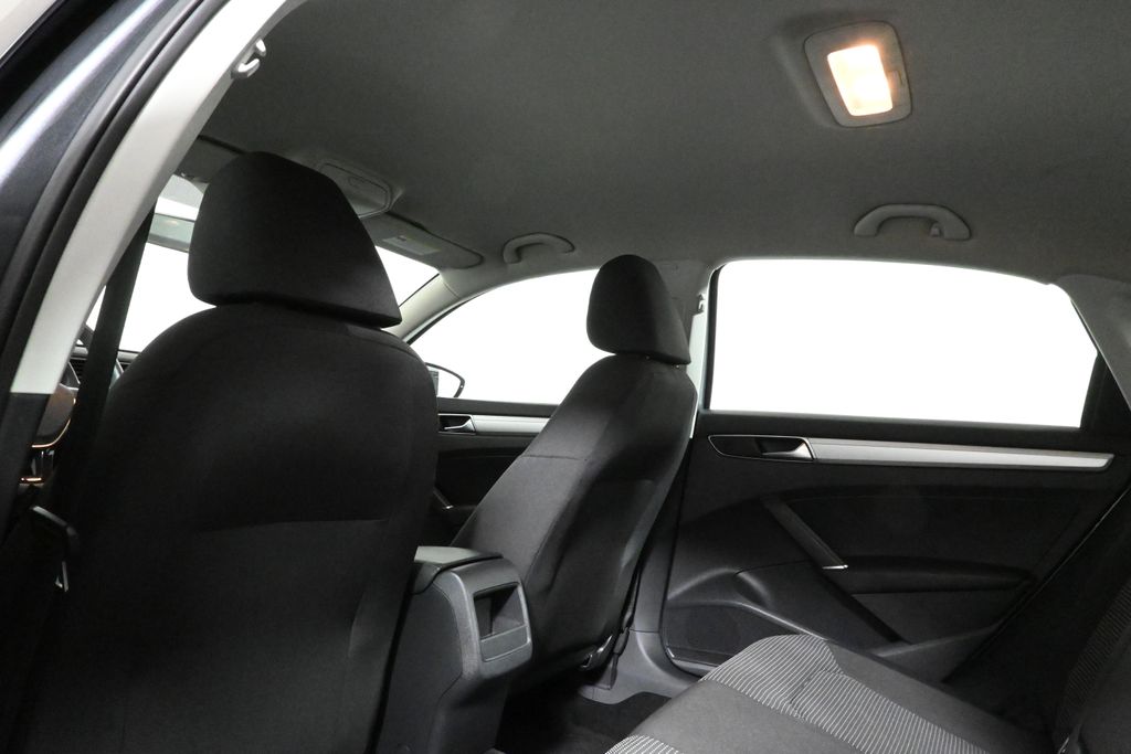 Thumbnail: 2018 Volkswagen Passat - 31