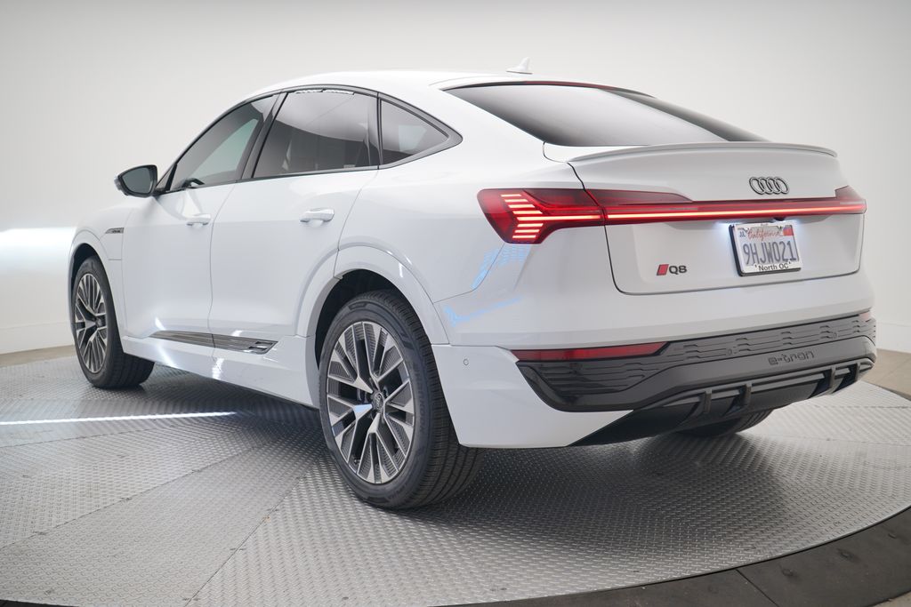 Thumbnail: 2024 Audi Q8 e-tron - 3