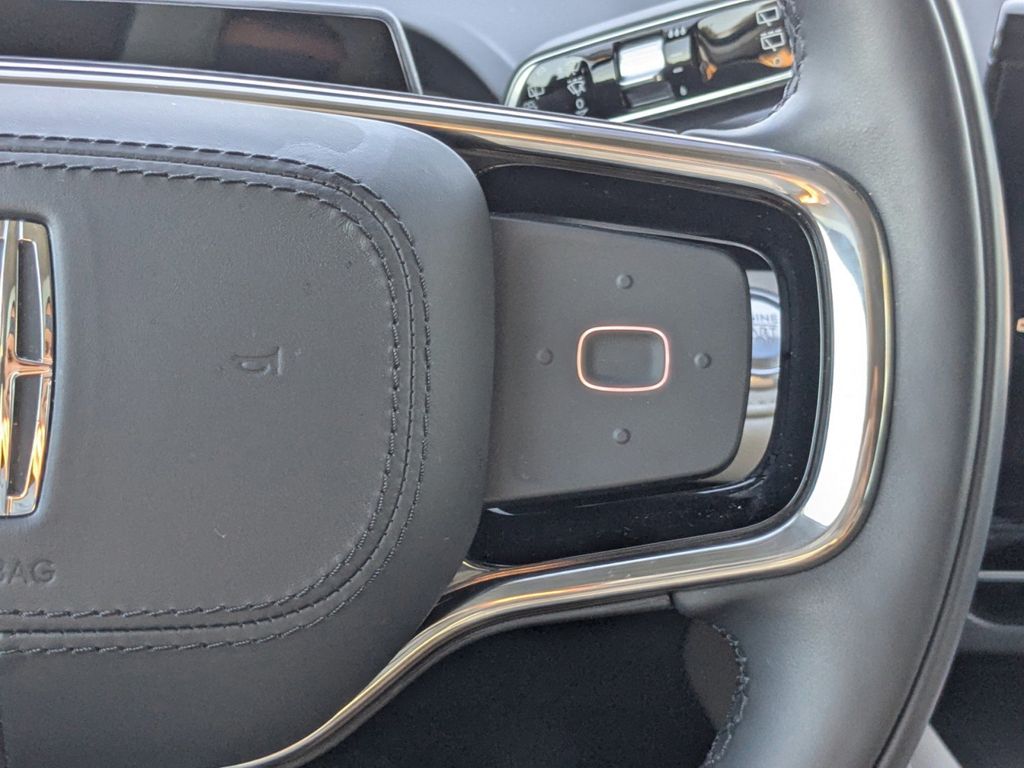 2025 Lincoln Nautilus Reserve