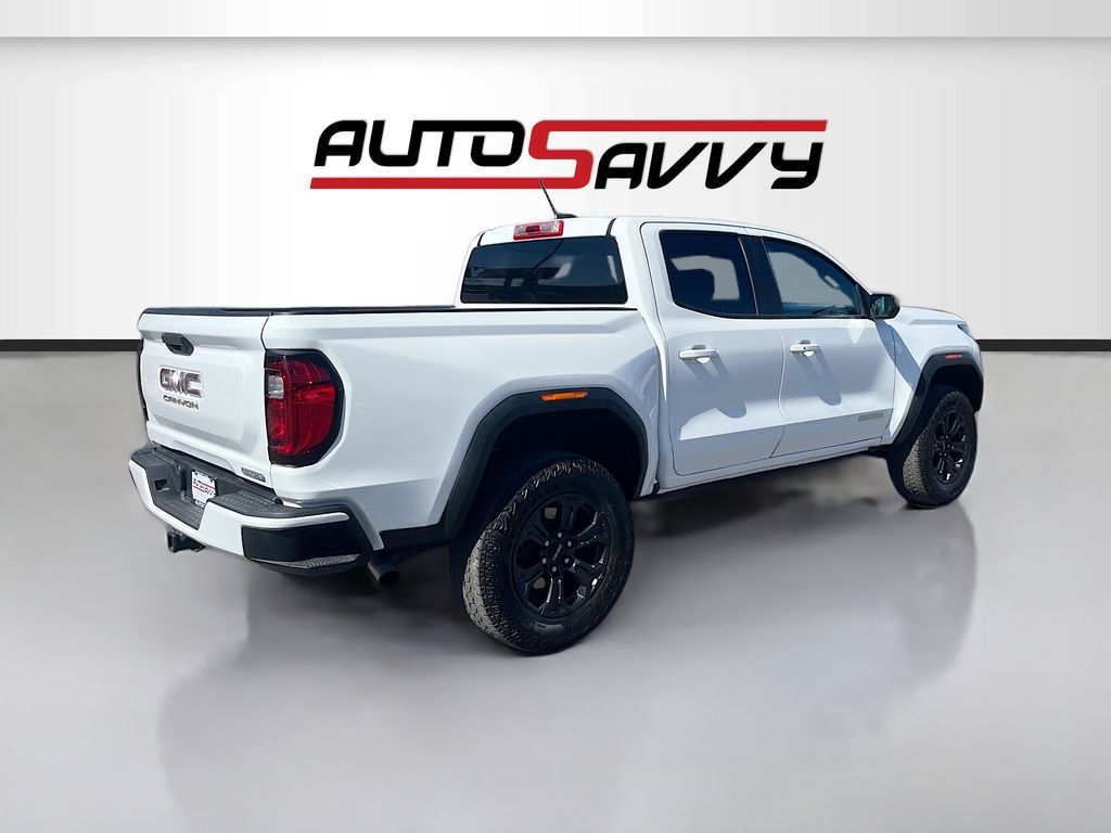 Used 2024 White GMC Elevation image 7