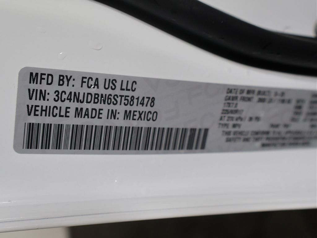 Used 2025 White Jeep Latitude image 43