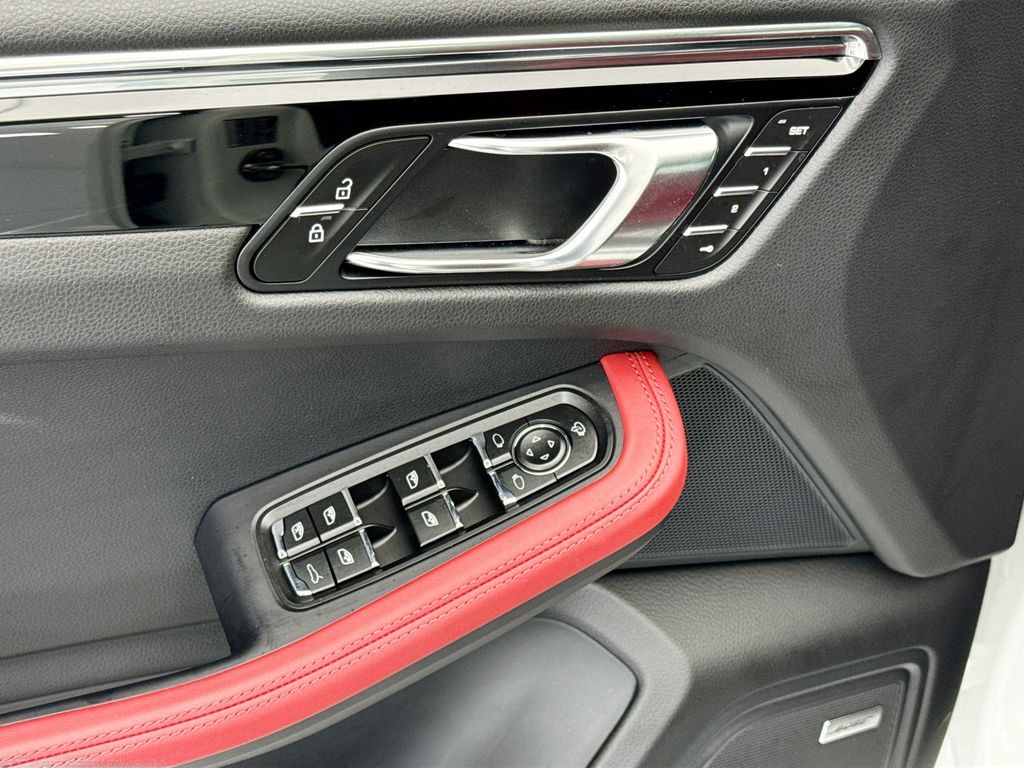 Thumbnail: 2026 Porsche Macan - 22