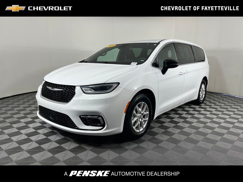 Thumbnail: 2025 Chrysler Pacifica - 1