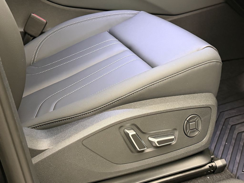 Thumbnail: 2026 Audi Q3 - 10