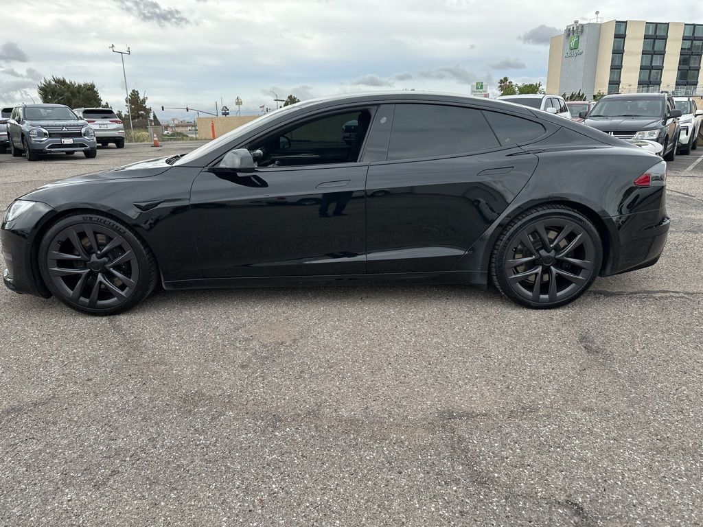 View vehicle photo 4