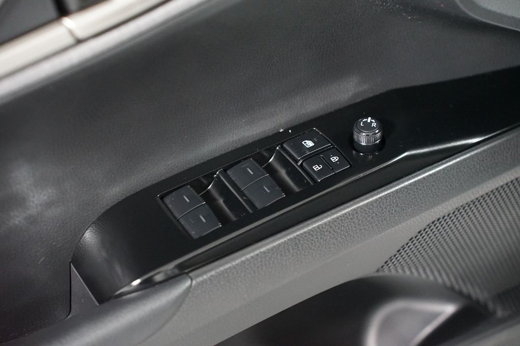 Thumbnail: 2025 Toyota Camry - 31