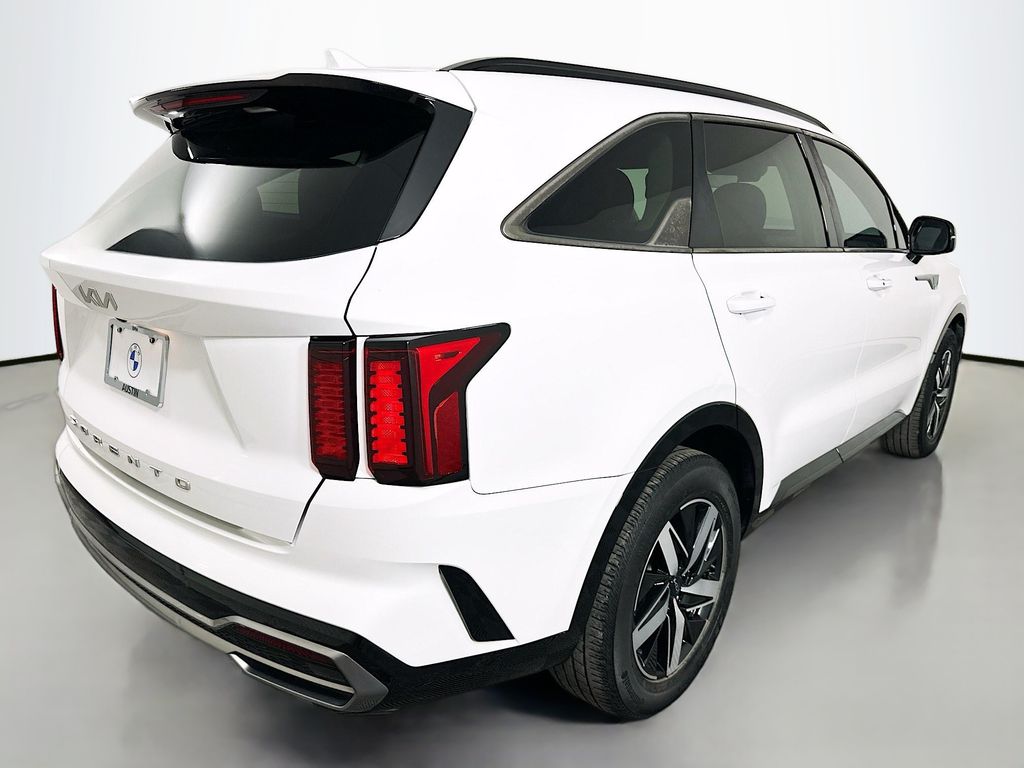 Thumbnail: 2022 Kia Sorento - 5