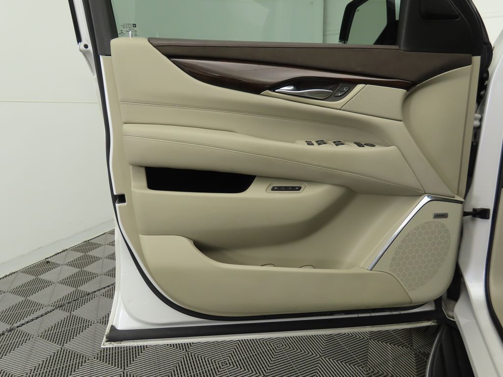 2017 Cadillac Escalade Luxury 25