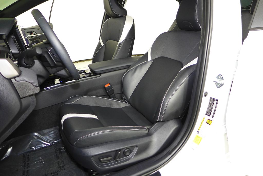 2025 Toyota Camry SE 21