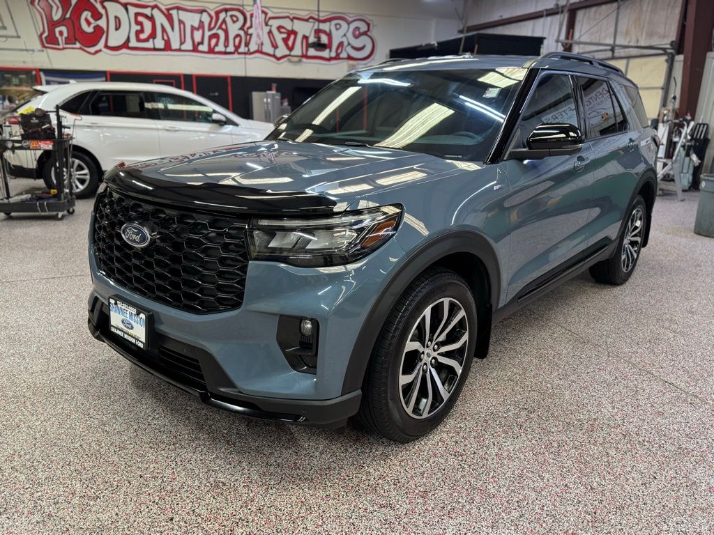 2025 Ford Explorer ST-Line AWD