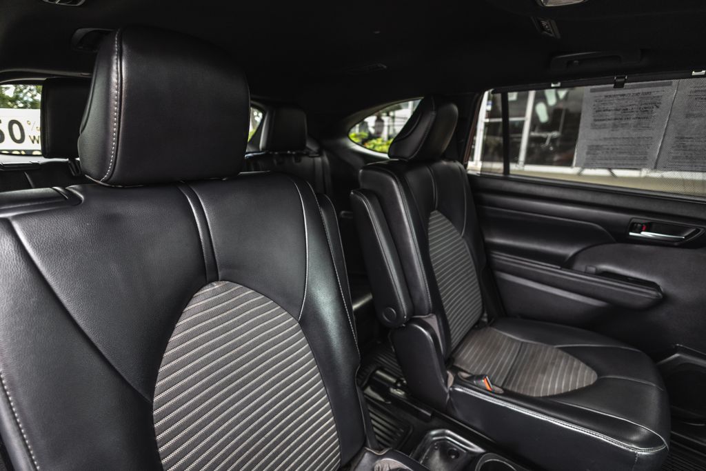 2021 Toyota Highlander XSE thumbnail 31