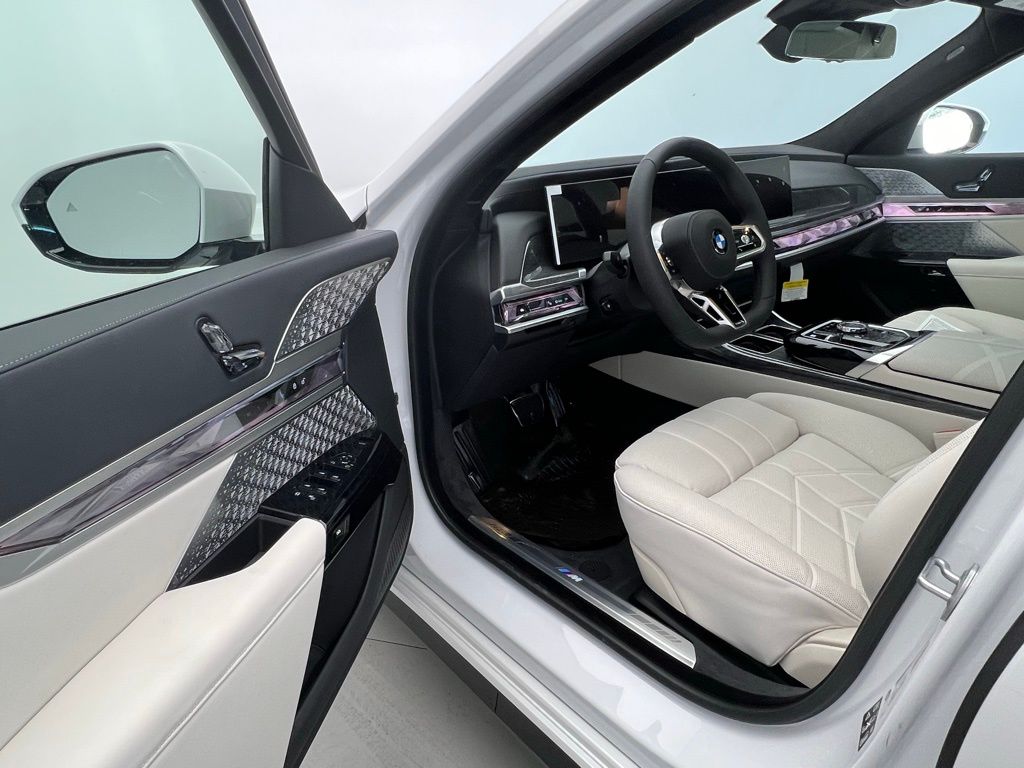 Thumbnail: 2026 BMW 7 Series - 21