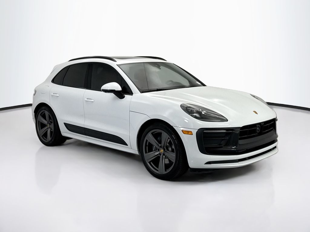 Thumbnail: 2026 Porsche Macan - 9