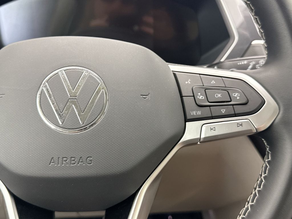 Thumbnail: 2023 Volkswagen Tiguan - 12